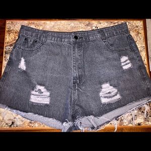 ROMWE black jean shorts